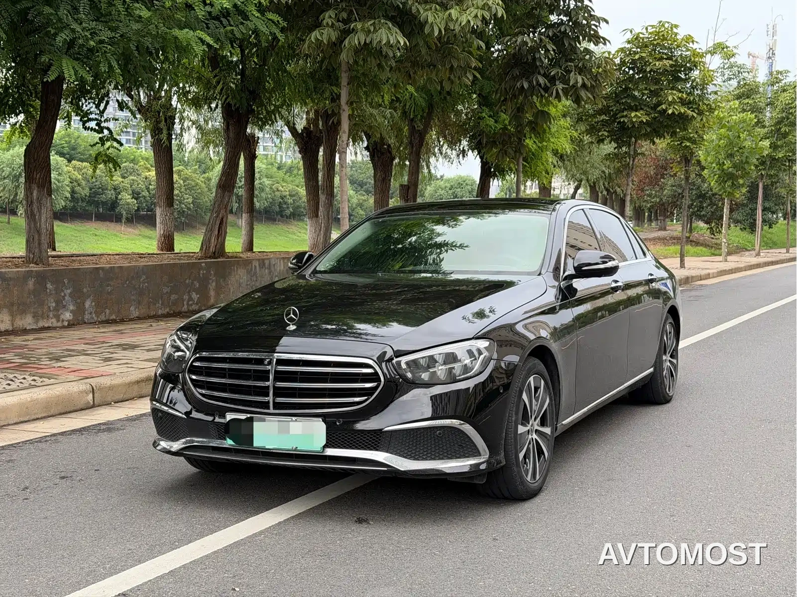 Mercedes-Benz E-Class New Energy 2022 Facelift II E 350 e L Plug-in Hybrid Sedan — фото 1
