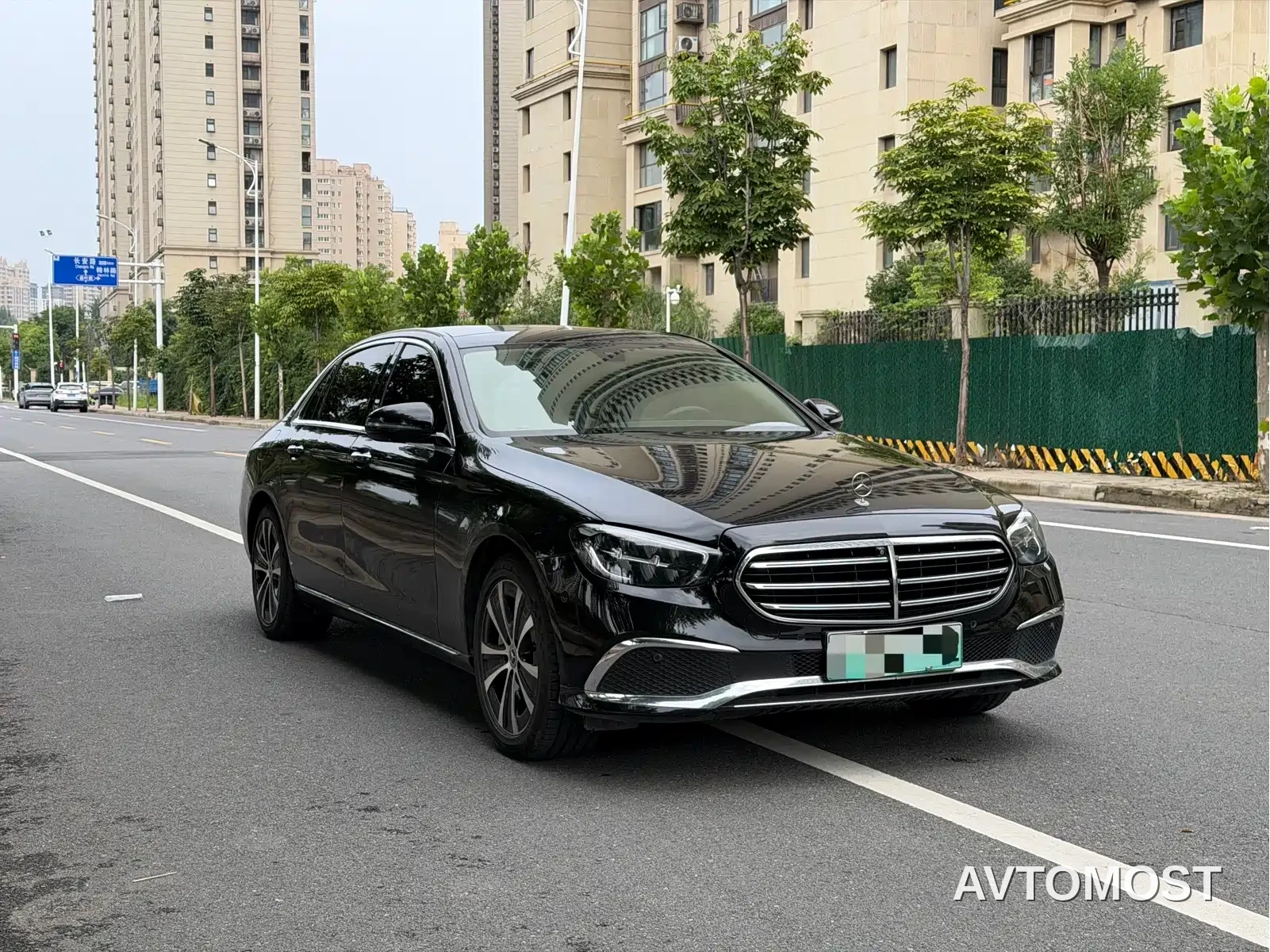 Mercedes-Benz E-Class New Energy 2022 Facelift II E 350 e L Plug-in Hybrid Sedan — фото 3