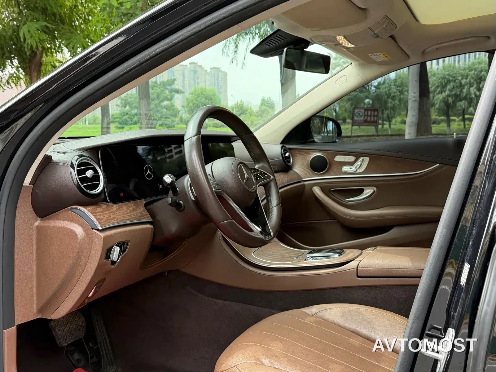 Mercedes-Benz E-Class New Energy 2022 Facelift II E 350 e L Plug-in Hybrid Sedan — фото 4