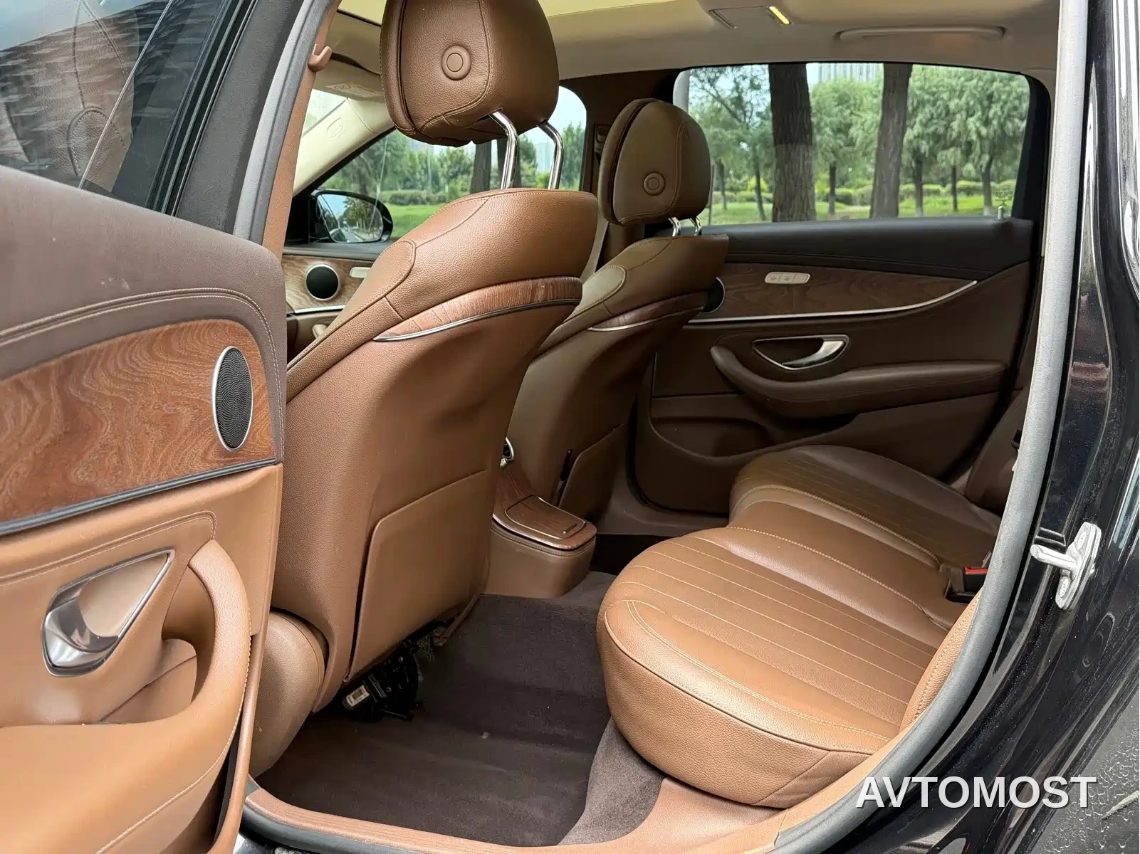 Mercedes-Benz E-Class New Energy 2022 Facelift II E 350 e L Plug-in Hybrid Sedan — фото 6