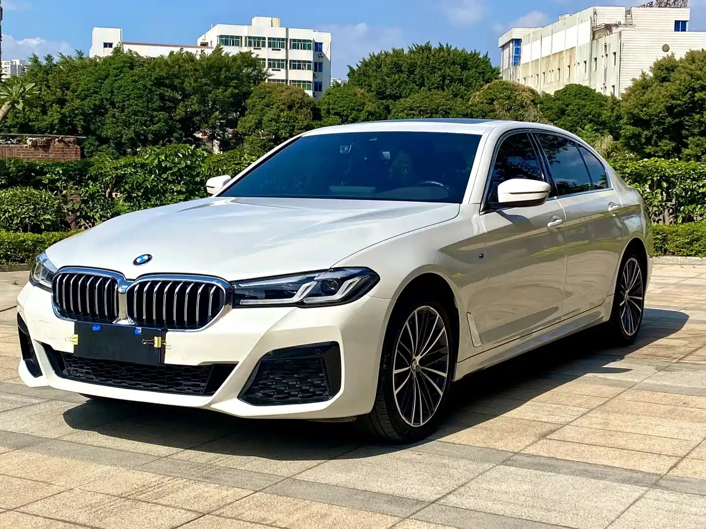 BMW 5 Series 2022 Facelift 530Li Leading M Sport Package — фото 3