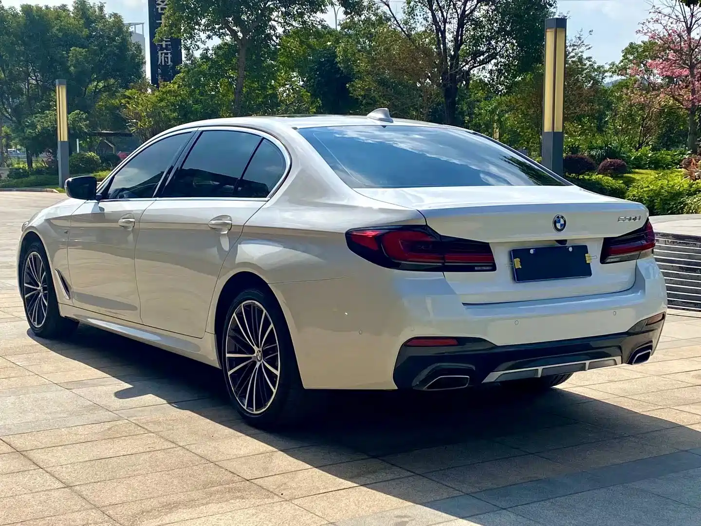 BMW 5 Series 2022 Facelift 530Li Leading M Sport Package — фото 6