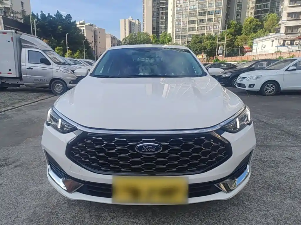 Ford Escort 2021 1.5L Automatic Diamond Edition — фото 3