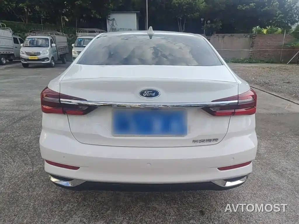 Ford Escort 2021 1.5L Automatic Diamond Edition — фото 6