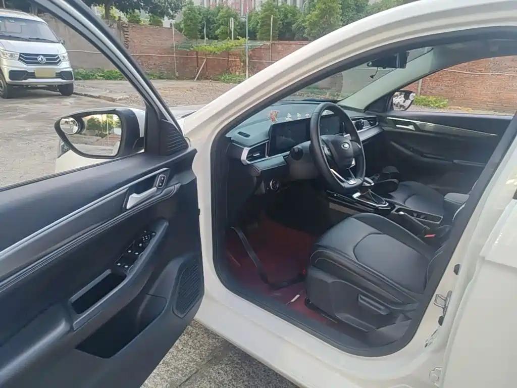 Ford Escort 2021 1.5L Automatic Diamond Edition — фото 16