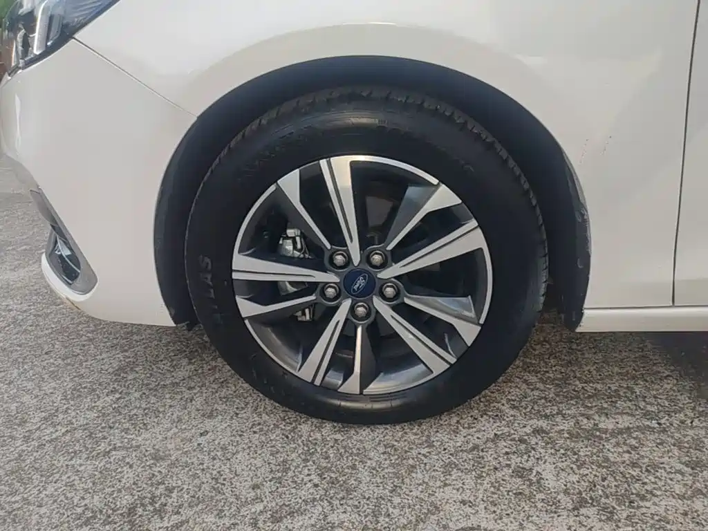 Ford Escort 2021 1.5L Automatic Diamond Edition — фото 23