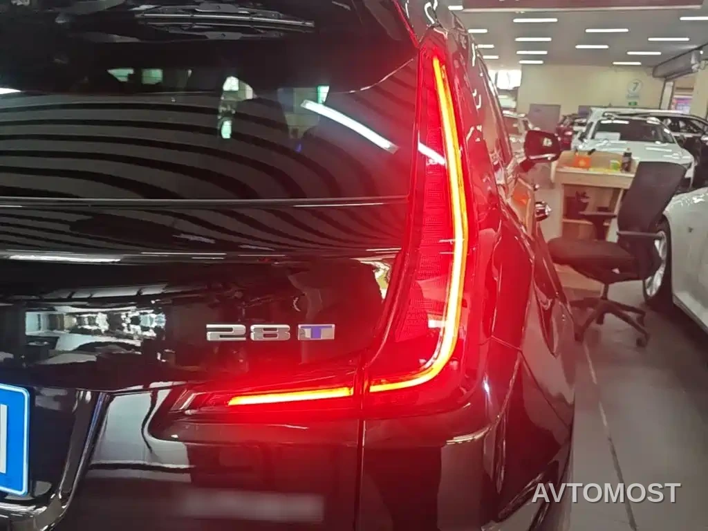 Cadillac XT4 2024 28T 2WD Premium — фото 7