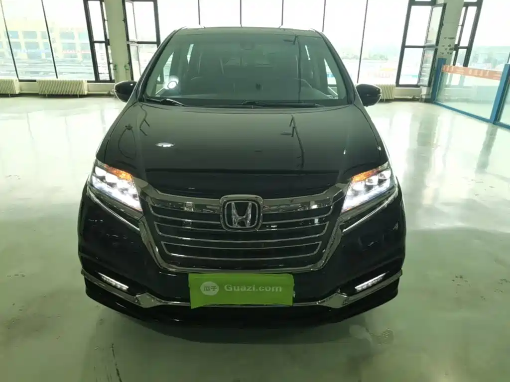 Honda Elysion 2019 2.0L Hybrid Luxury Edition — фото 3