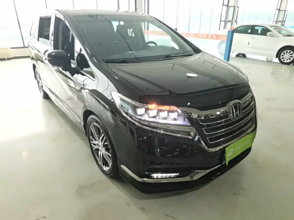 Honda Elysion 2019 2.0L Hybrid Luxury Edition — фото 4