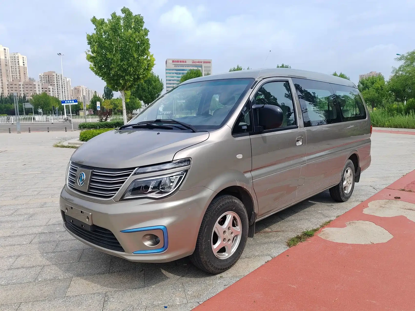 Dongfeng Fengxing Lingzhi New Energy 2020 Luxury 7-Seater