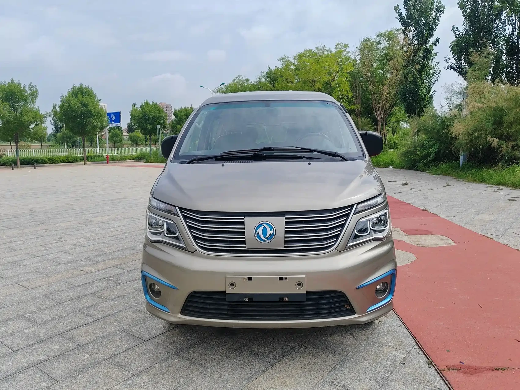 Dongfeng Fengxing Lingzhi New Energy 2020 Luxury 7-Seater — фото 2