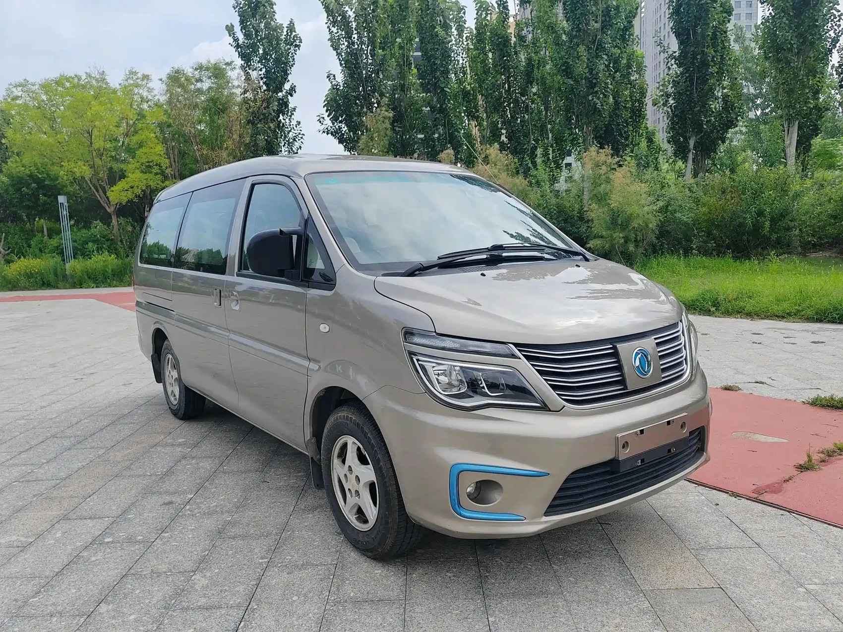 Dongfeng Fengxing Lingzhi New Energy 2020 Luxury 7-Seater — фото 3