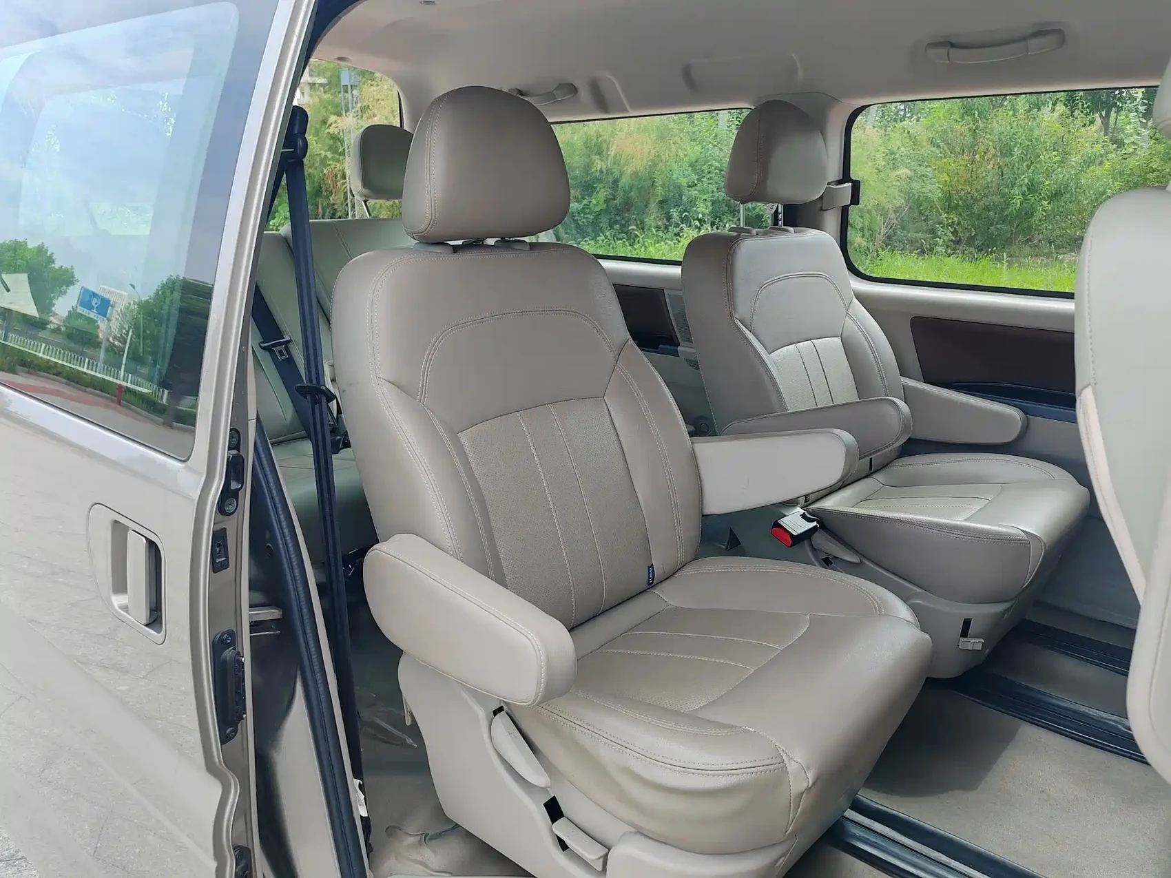 Dongfeng Fengxing Lingzhi New Energy 2020 Luxury 7-Seater — фото 11