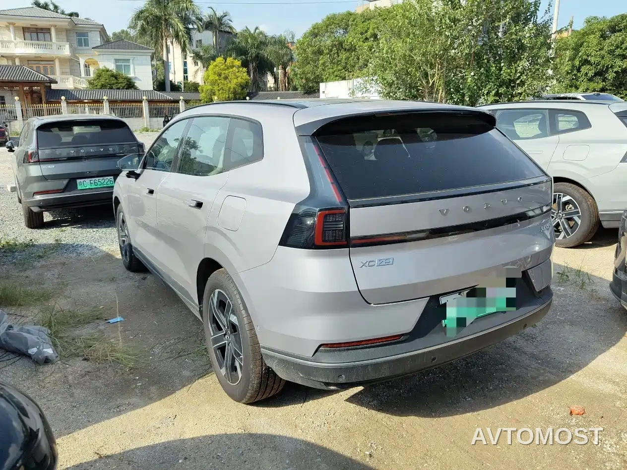 Volvo XC70 Plug-in Hybrid 2025 Standard — фото 2