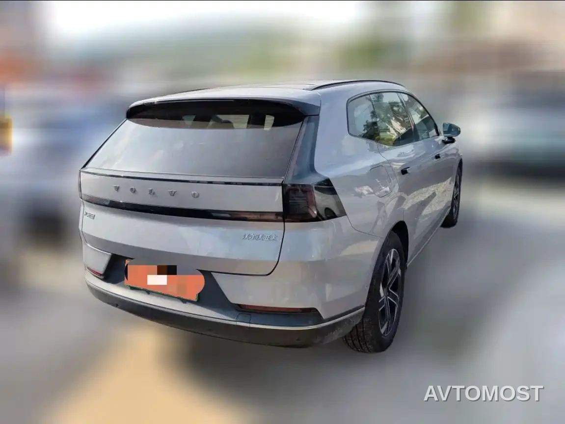 Volvo XC70 Plug-in Hybrid 2025 Standard — фото 3