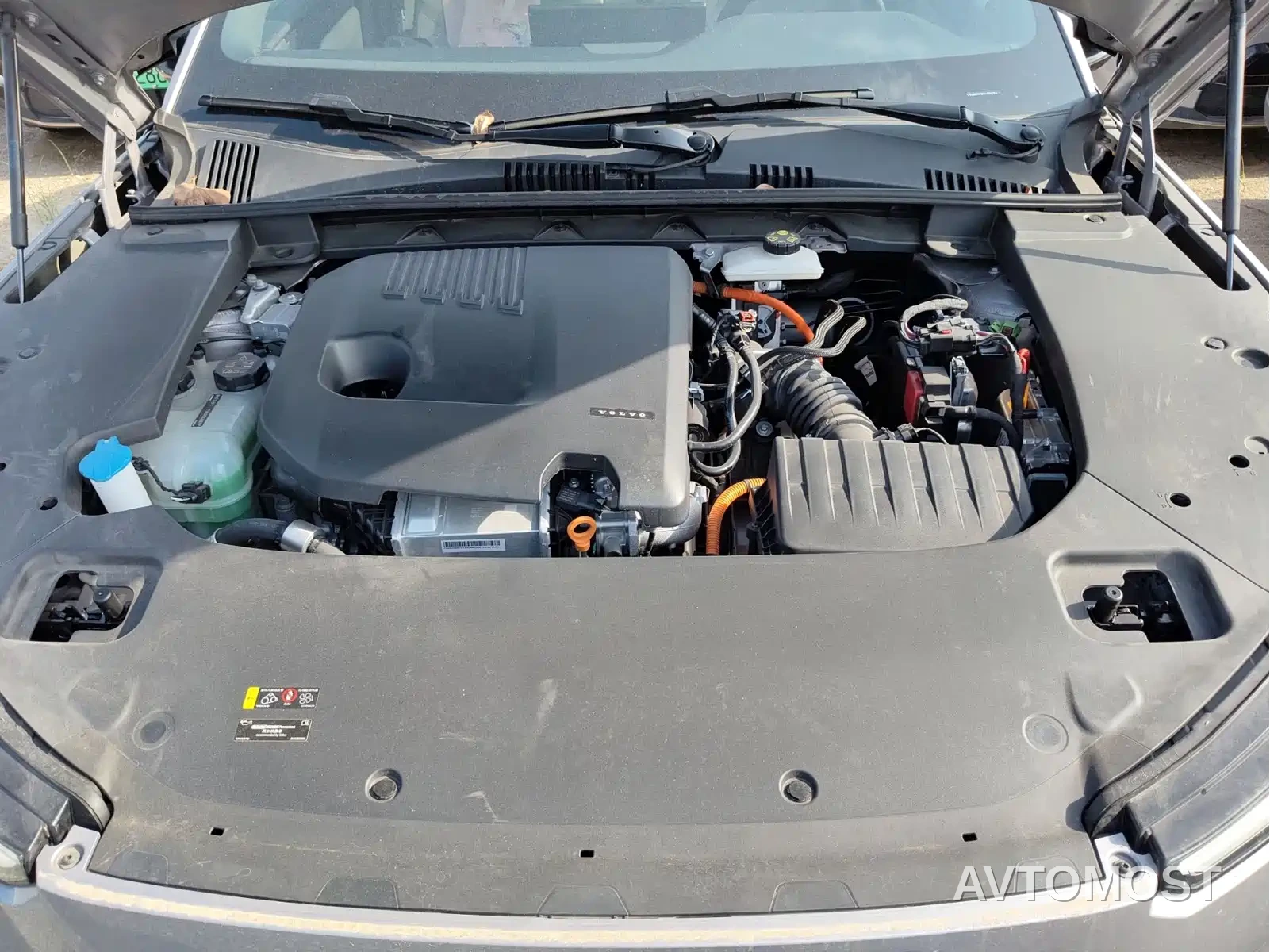 Volvo XC70 Plug-in Hybrid 2025 Standard — фото 4