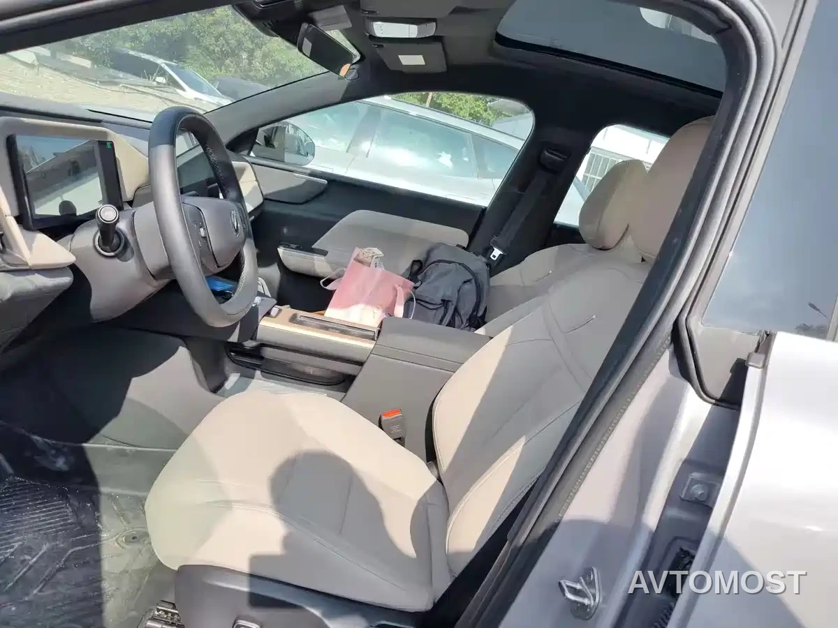 Volvo XC70 Plug-in Hybrid 2025 Standard — фото 5