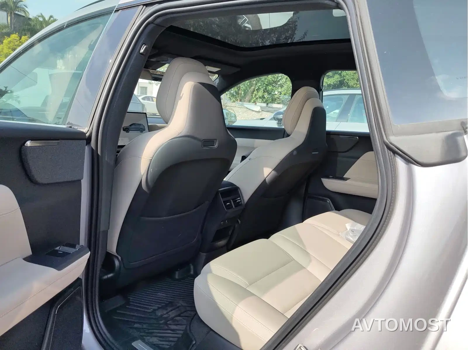 Volvo XC70 Plug-in Hybrid 2025 Standard — фото 6