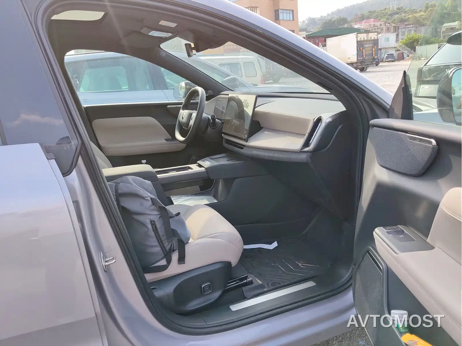 Volvo XC70 Plug-in Hybrid 2025 Standard — фото 7