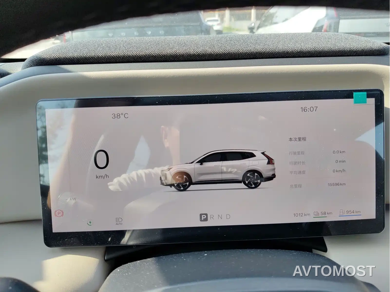 Volvo XC70 Plug-in Hybrid 2025 Standard — фото 8