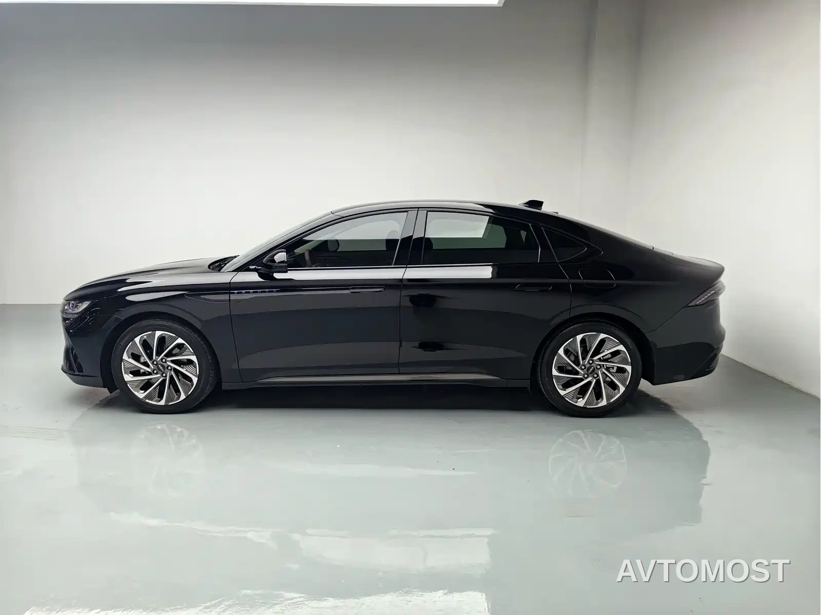 Lincoln Z 2024 2.0T 2WD Premium Hybrid — фото 7