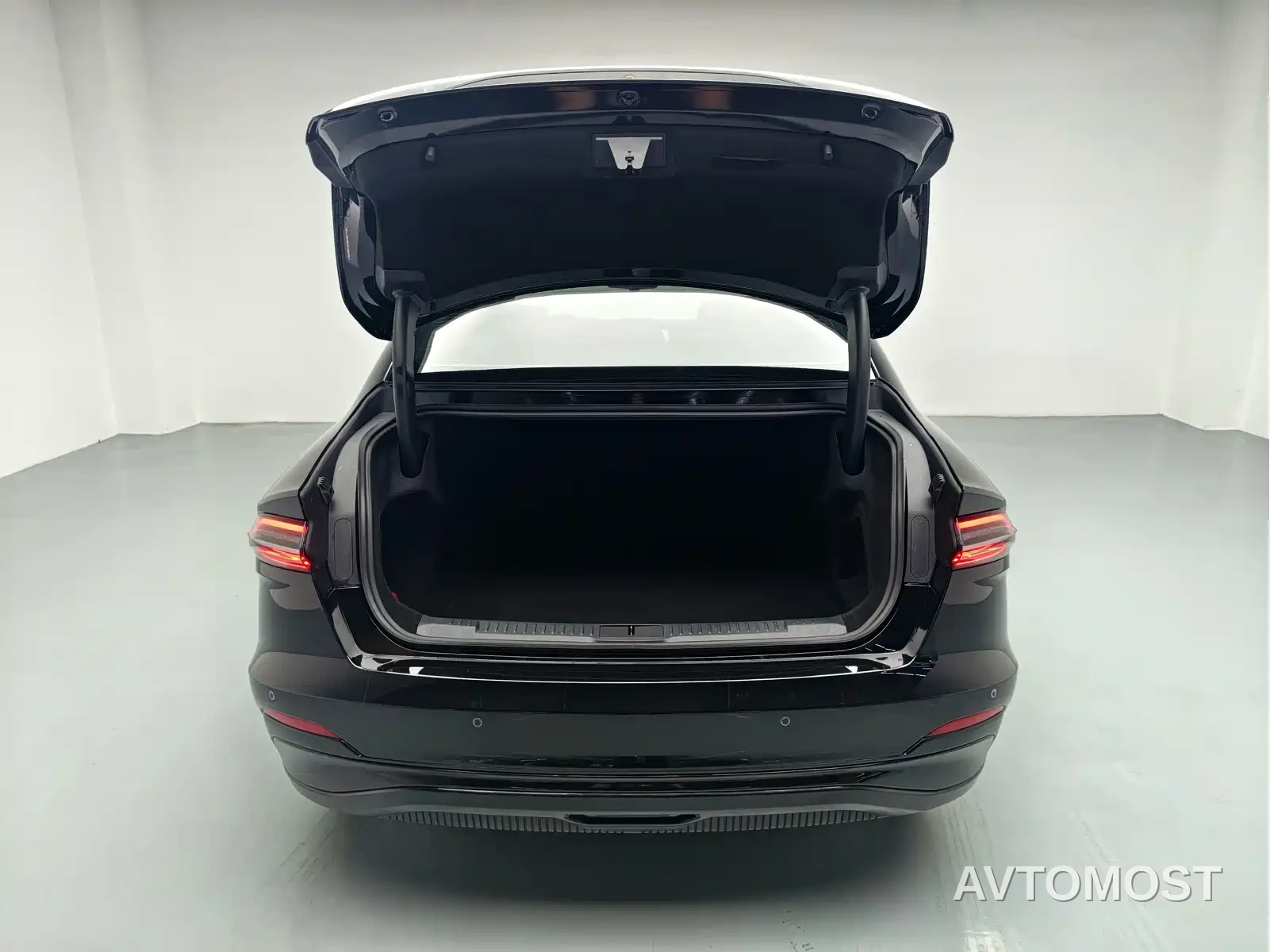 Lincoln Z 2024 2.0T 2WD Premium Hybrid — фото 8