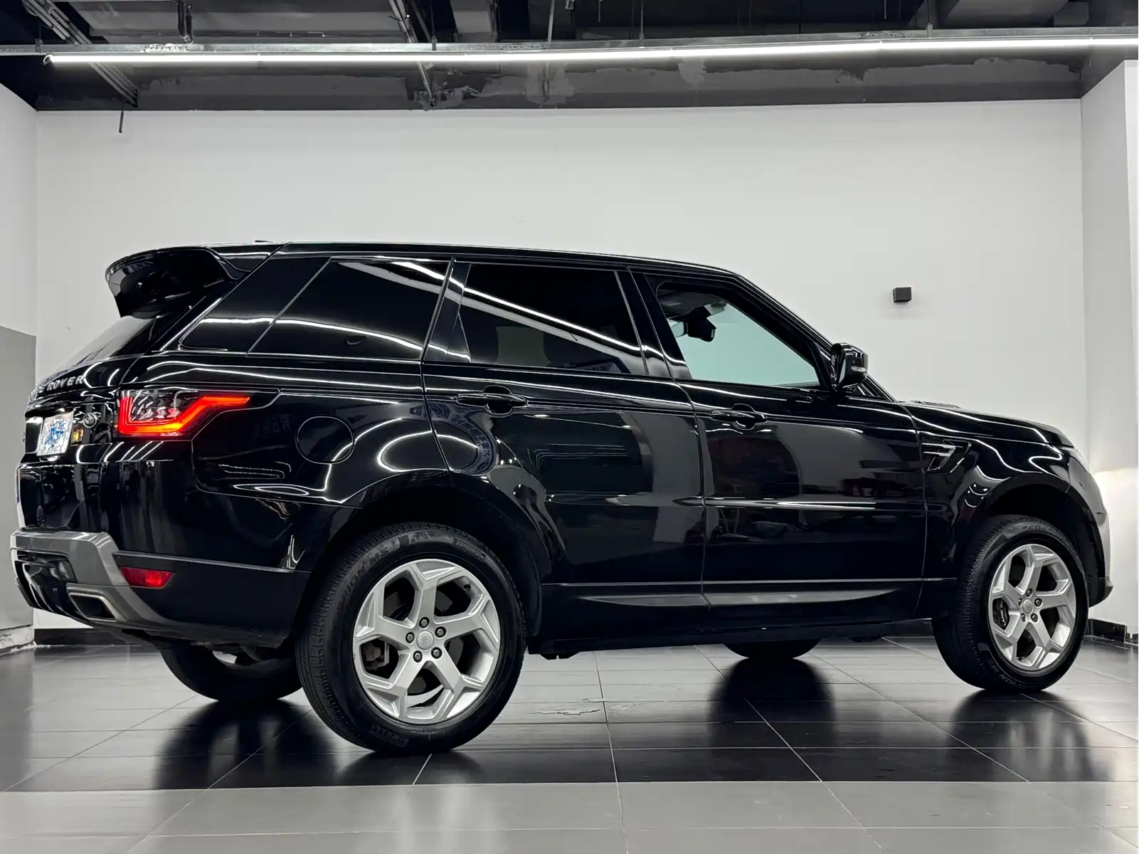 Land Rover Range Rover Sport PHEV 2021 P400e SE — фото 15