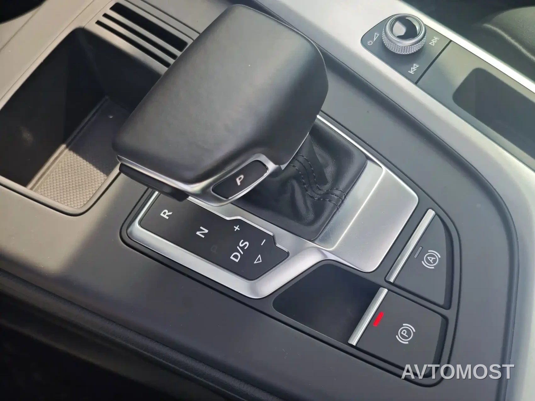 Audi A4L 2020 40 TFSI Luxury Dynamic — фото 7