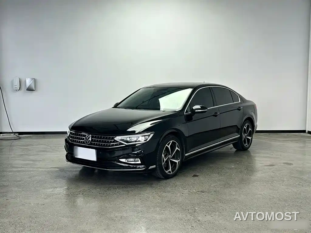 Volkswagen Magotan 2023 Model 2 Million Commemorative Edition 330TSI DSG Luxury — фото 2
