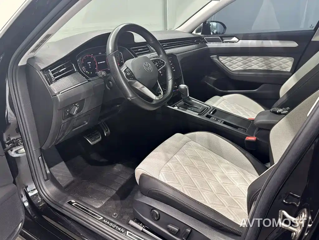 Volkswagen Magotan 2023 Model 2 Million Commemorative Edition 330TSI DSG Luxury — фото 9