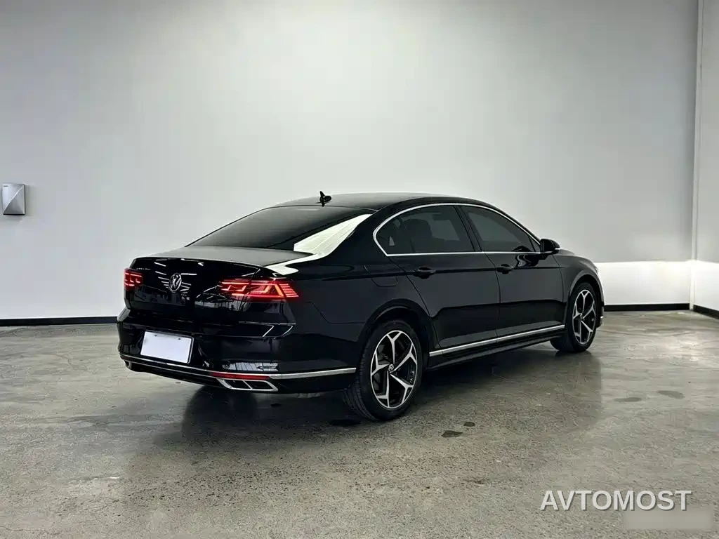 Volkswagen Magotan 2023 Model 2 Million Commemorative Edition 330TSI DSG Luxury — фото 10