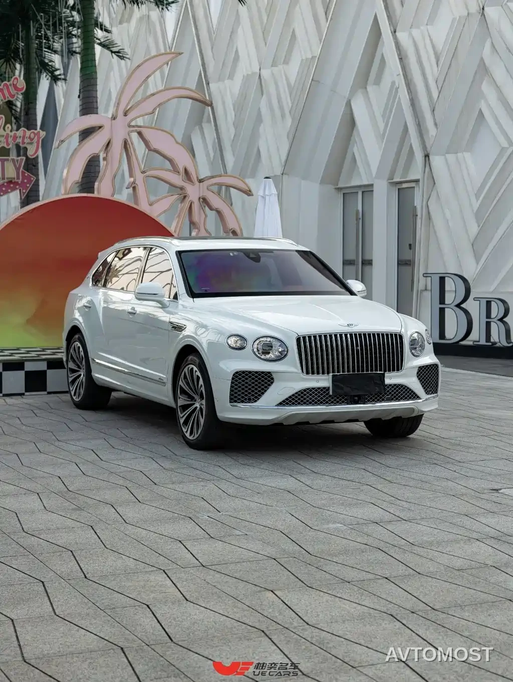 Bentley Bentayga 2026 4.0T V8 Long Wheelbase Azure Edition — фото 2