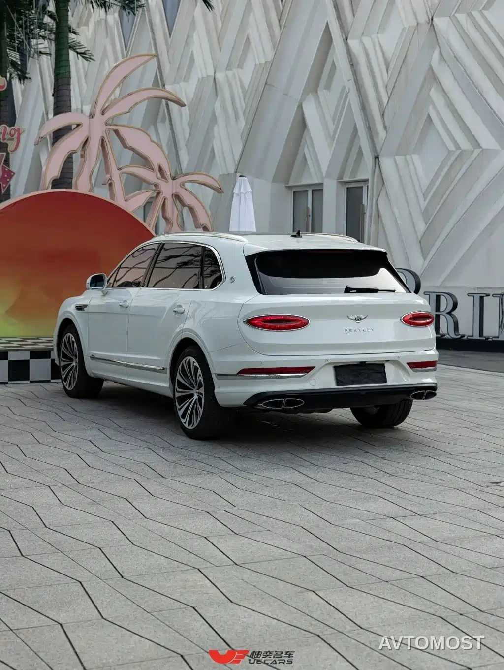 Bentley Bentayga 2026 4.0T V8 Long Wheelbase Azure Edition — фото 5