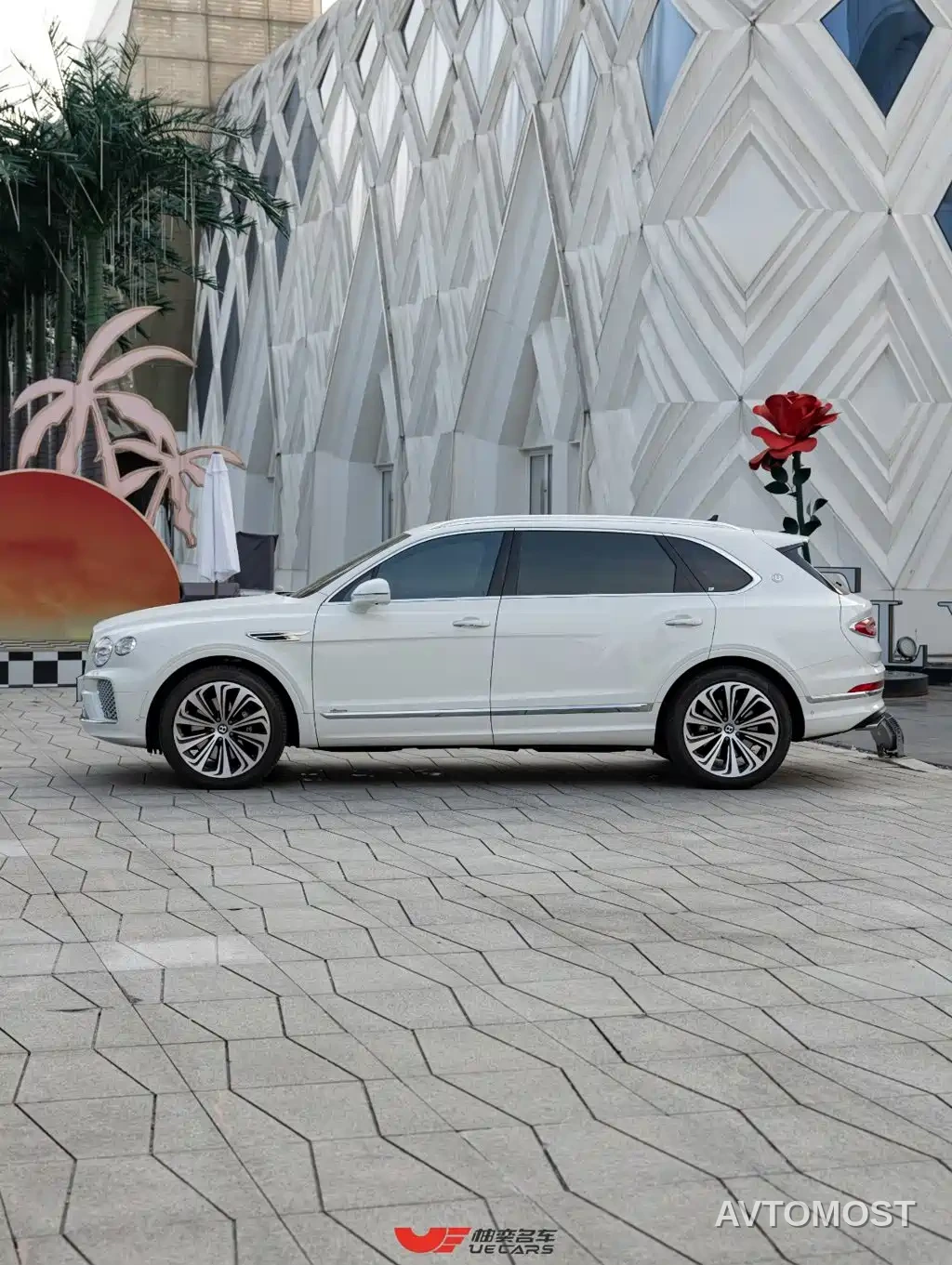 Bentley Bentayga 2026 4.0T V8 Long Wheelbase Azure Edition — фото 6