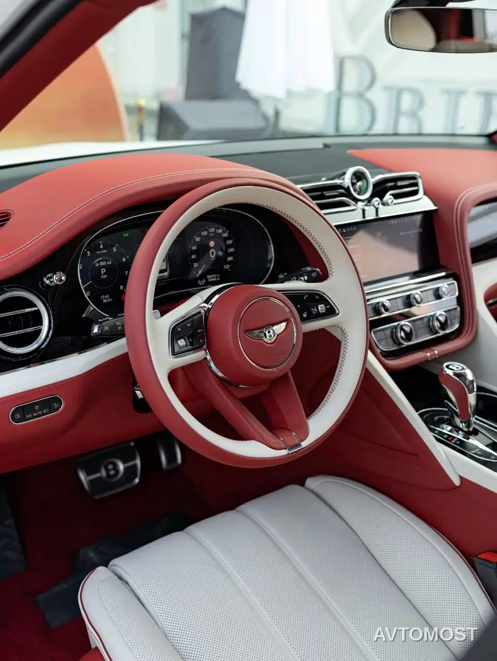Bentley Bentayga 2026 4.0T V8 Long Wheelbase Azure Edition — фото 8