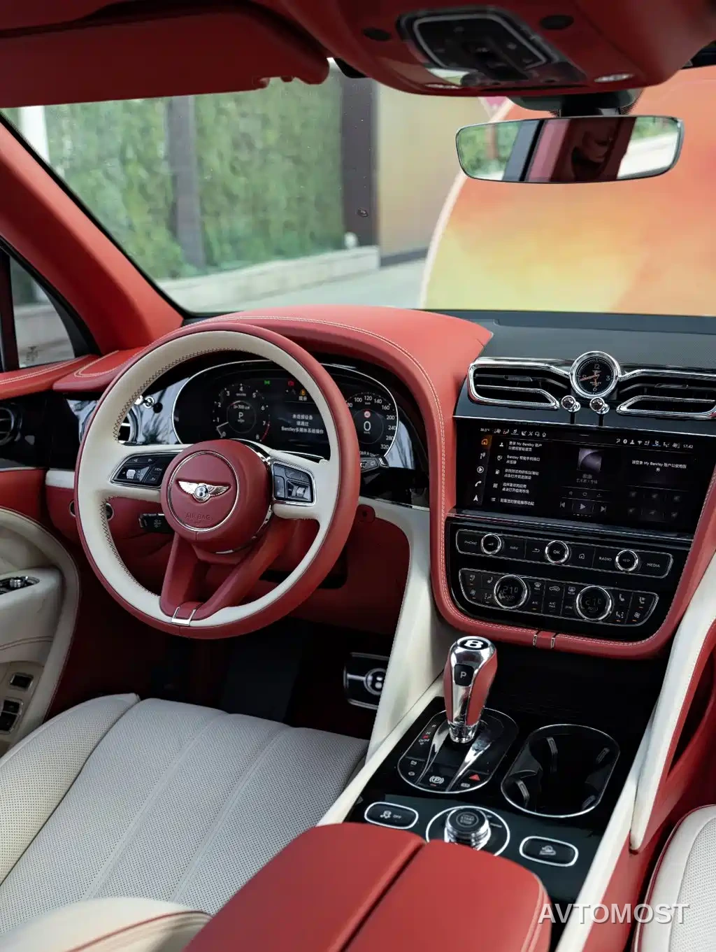 Bentley Bentayga 2026 4.0T V8 Long Wheelbase Azure Edition — фото 10