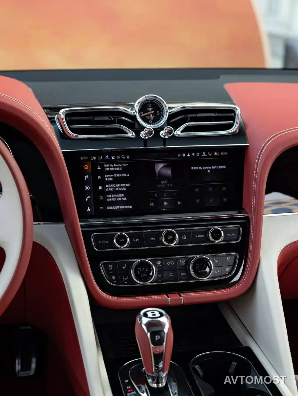 Bentley Bentayga 2026 4.0T V8 Long Wheelbase Azure Edition — фото 13