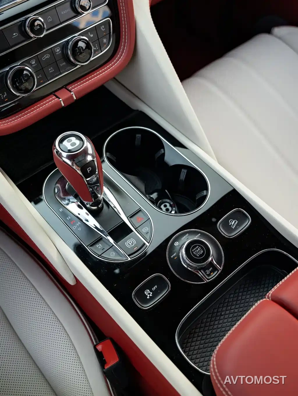 Bentley Bentayga 2026 4.0T V8 Long Wheelbase Azure Edition — фото 14