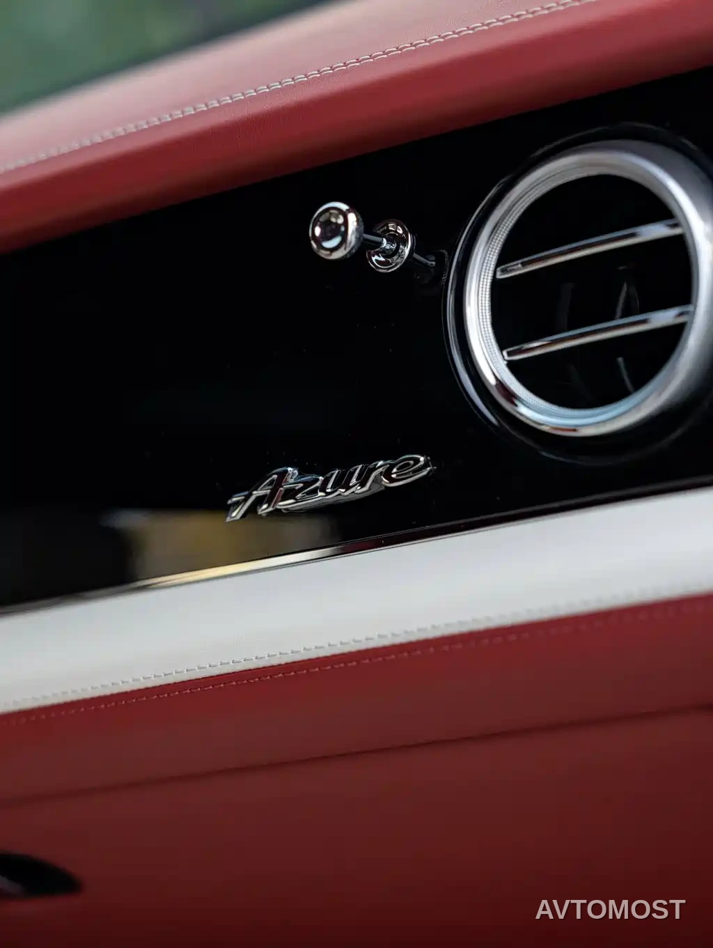 Bentley Bentayga 2026 4.0T V8 Long Wheelbase Azure Edition — фото 15