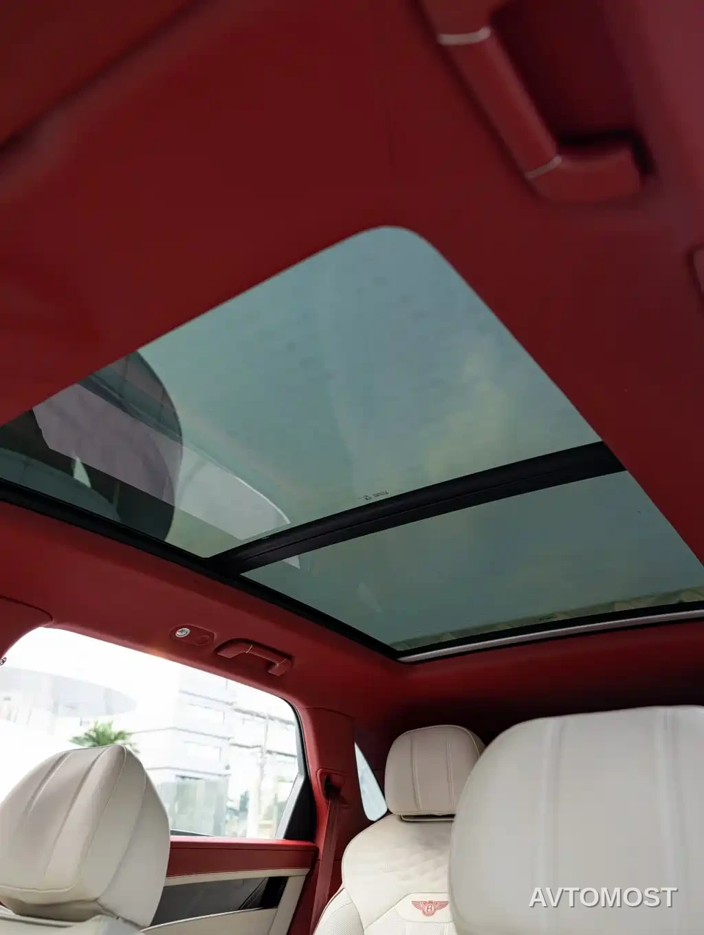 Bentley Bentayga 2026 4.0T V8 Long Wheelbase Azure Edition — фото 17