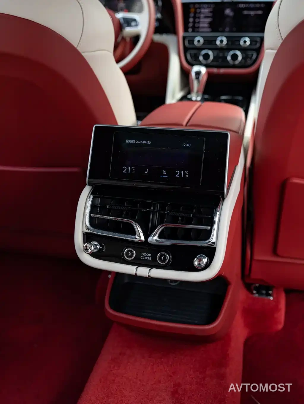 Bentley Bentayga 2026 4.0T V8 Long Wheelbase Azure Edition — фото 22