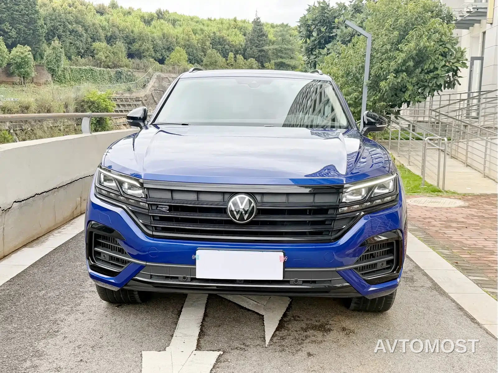Volkswagen Touareg 2022 3.0TSI Rui Xiang Edition Gloss Black Sport Package — фото 2