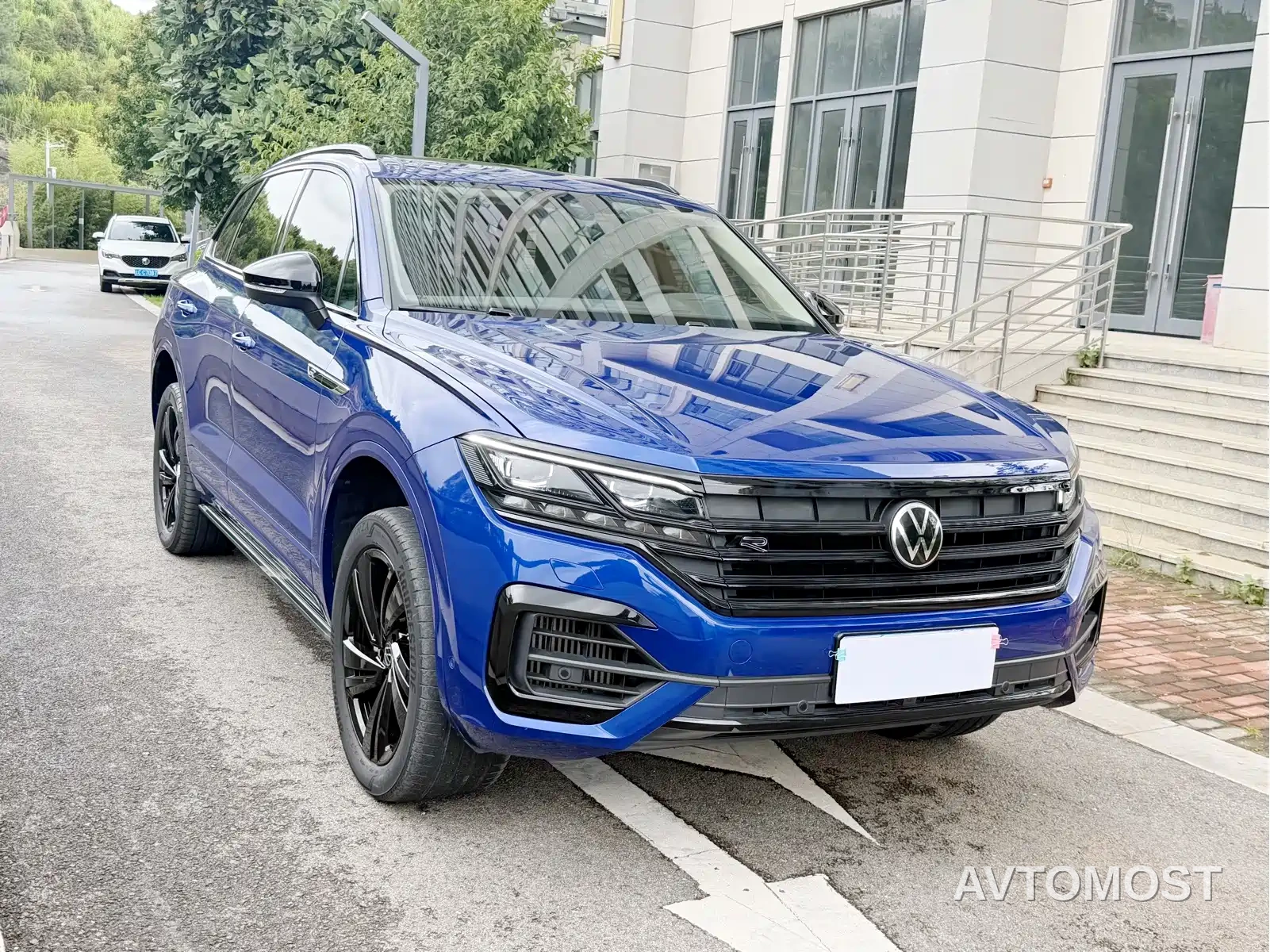 Volkswagen Touareg 2022 3.0TSI Rui Xiang Edition Gloss Black Sport Package — фото 3
