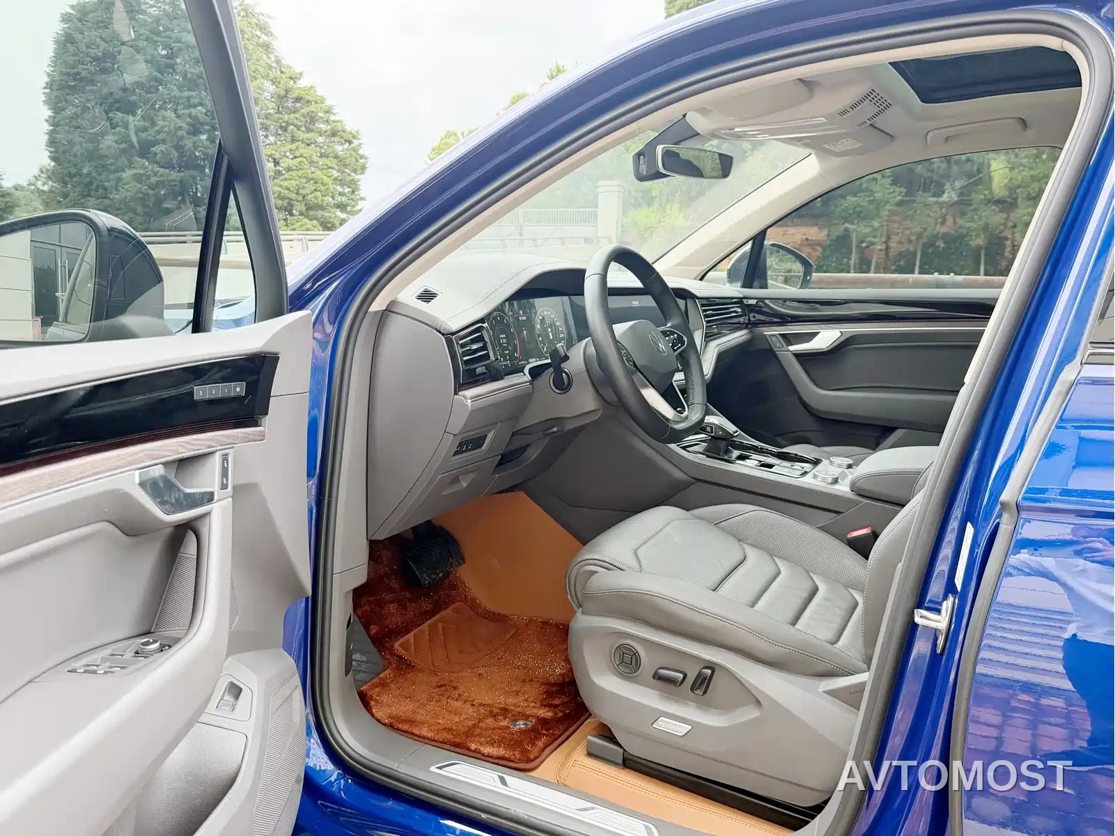 Volkswagen Touareg 2022 3.0TSI Rui Xiang Edition Gloss Black Sport Package — фото 4