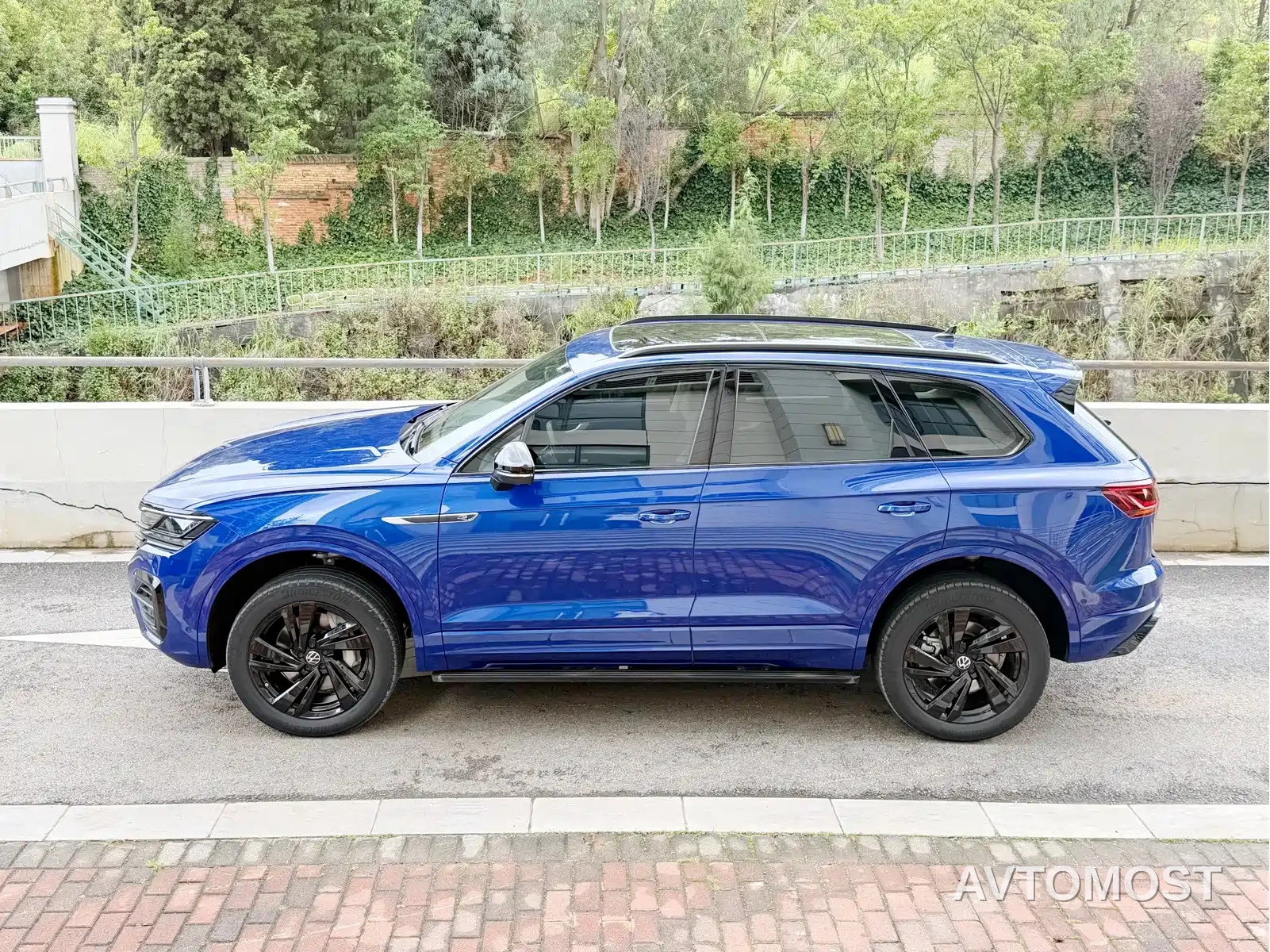 Volkswagen Touareg 2022 3.0TSI Rui Xiang Edition Gloss Black Sport Package — фото 13