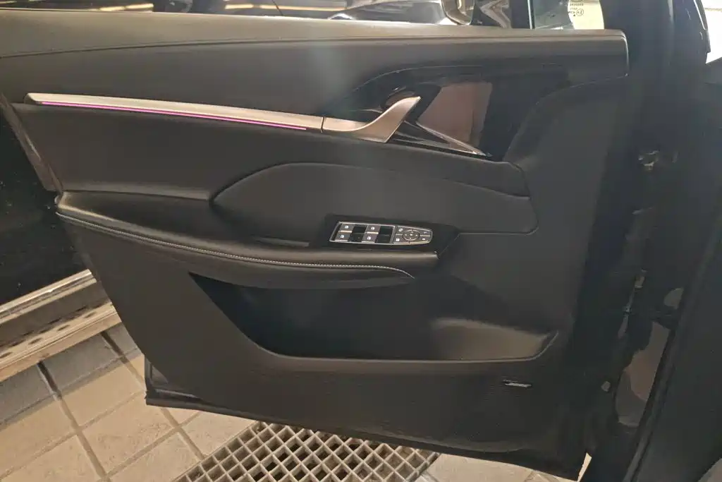 Roewe RX5 eMAX 2022 1.5T PHEV Fearless Honor Edition — фото 7