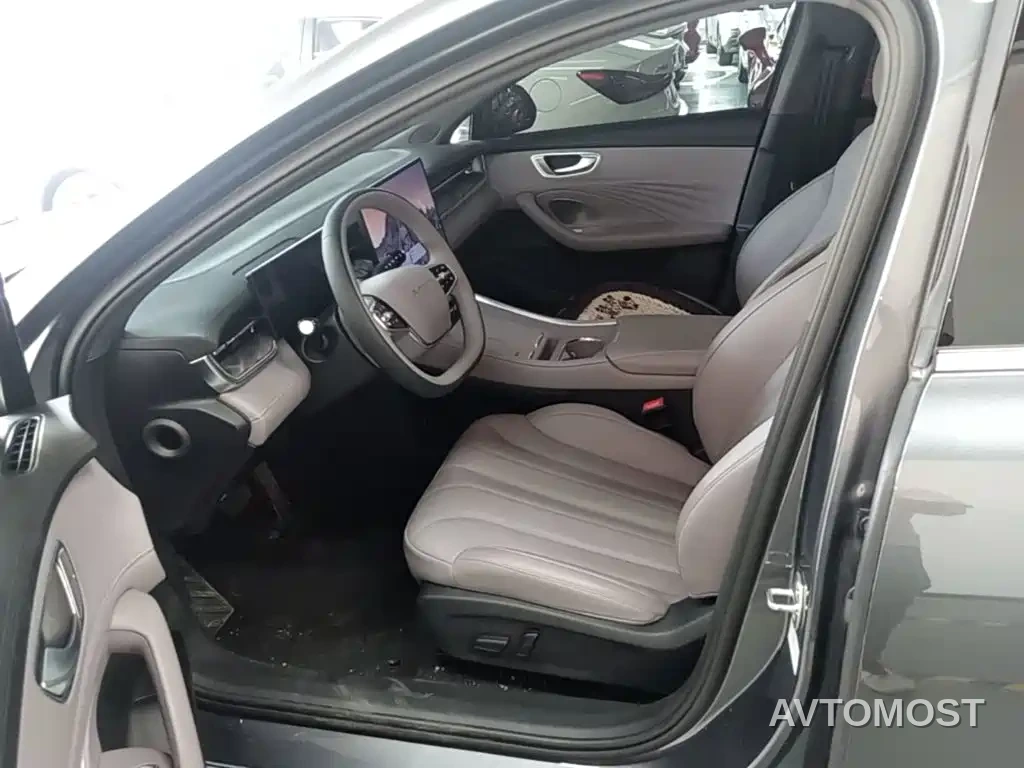 Roewe M7 DMH 2025 Base — фото 9
