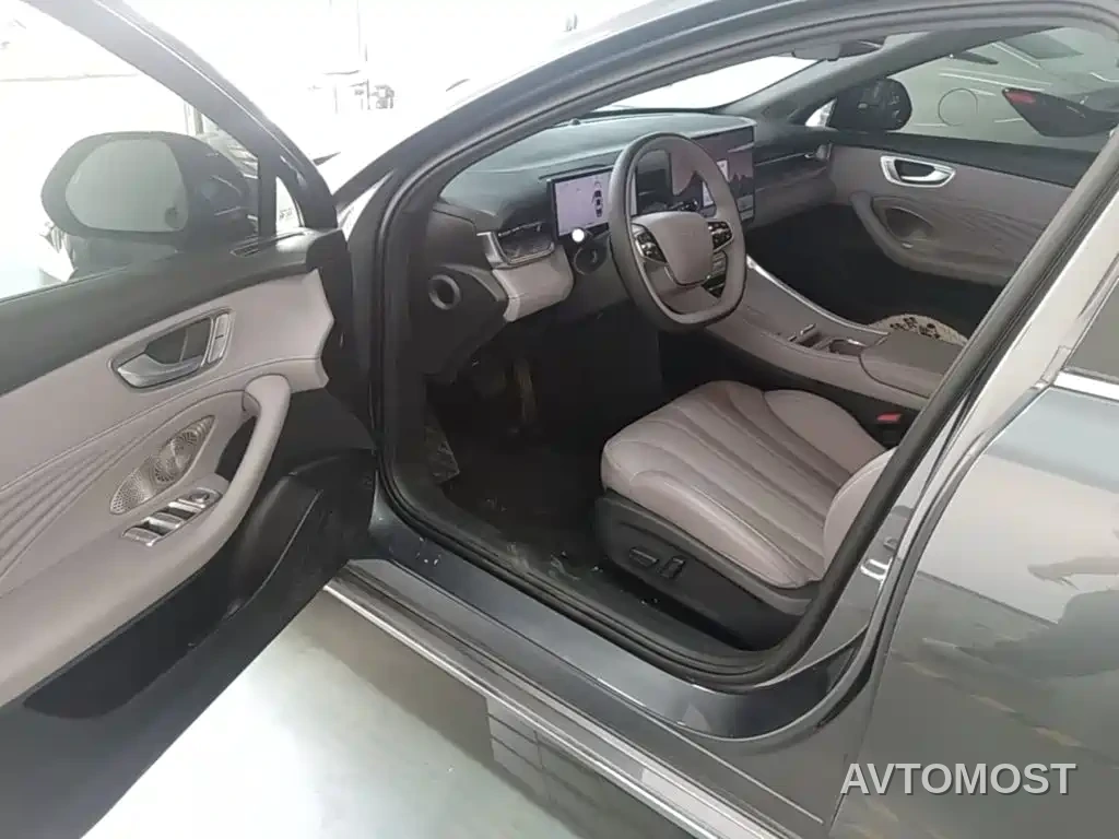 Roewe M7 DMH 2025 Base — фото 10