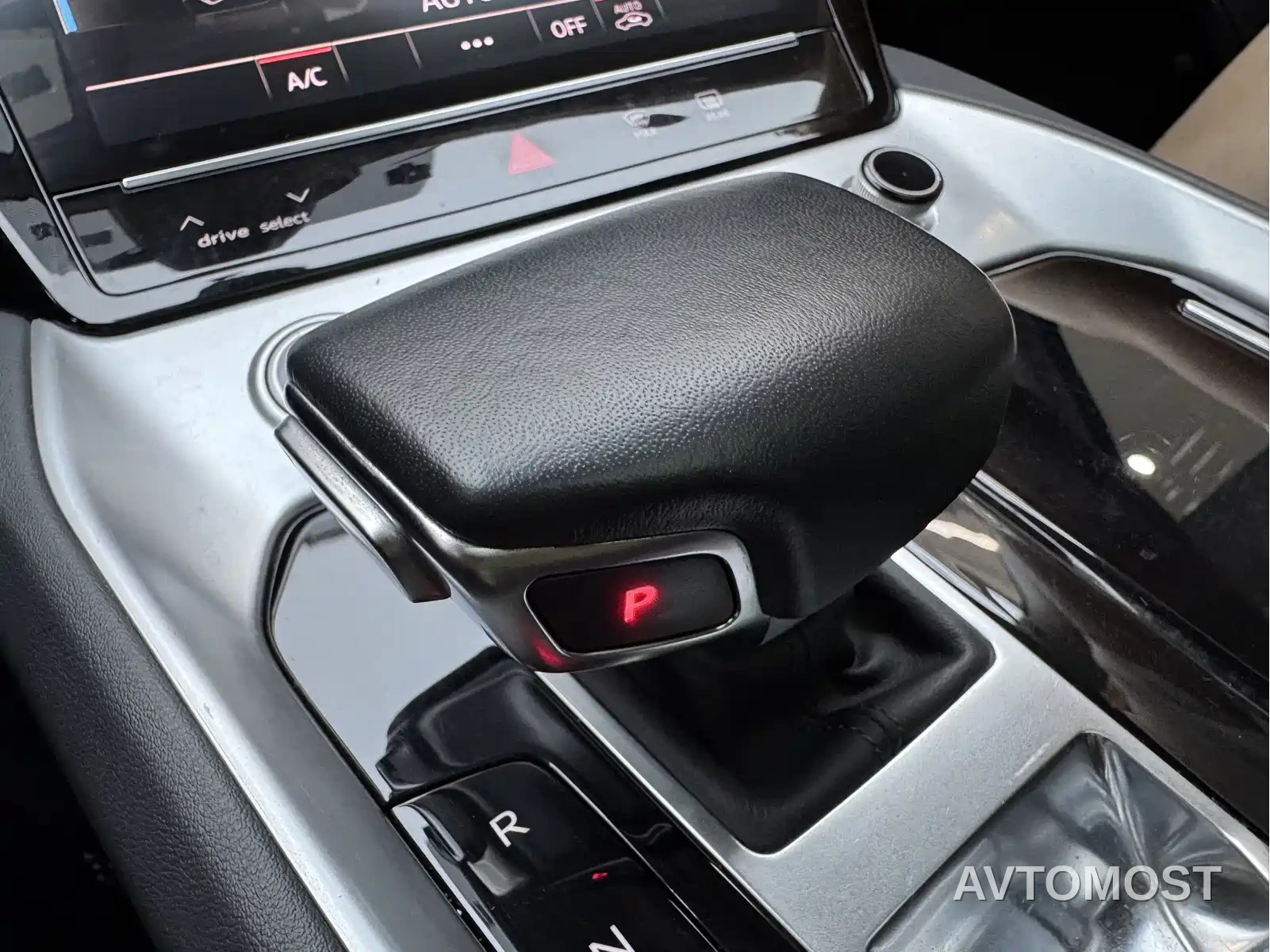 Audi Q6 2023 40 TFSI quattro Cloud View Light Yulin Package — фото 25
