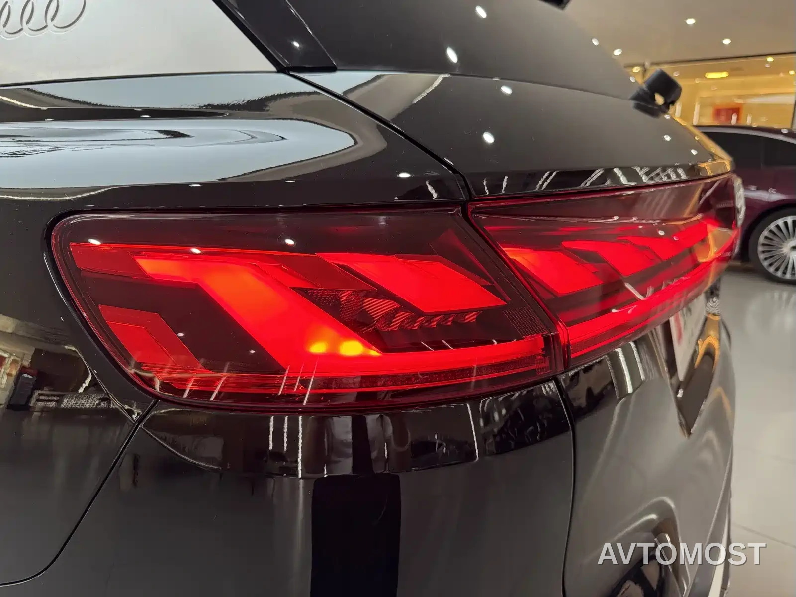 Audi Q6 2023 40 TFSI quattro Cloud View Light Yulin Package — фото 31